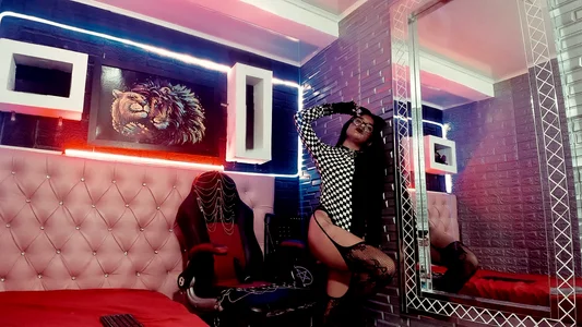 carolinerue 💜𖹭 Pic 2