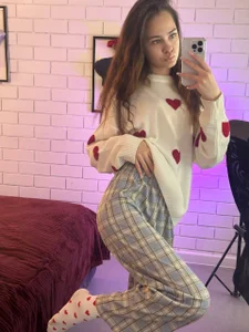 Zdjęcia UliaNeer cutie in a sweater:  3