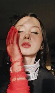 Teasing_DreamのWhat do you notice first about a person—their gaze or their character?の 3枚の写真