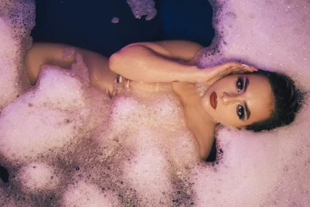 HollyCarteer Hot bath Bilde 4