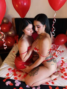 Isa_And_Natasha 💘 Two girls, one heart this Valentine's Day 🌹 사진 3