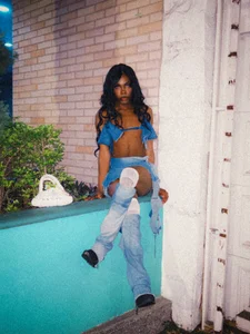 KEIKEI_o Jeans off Pic 3