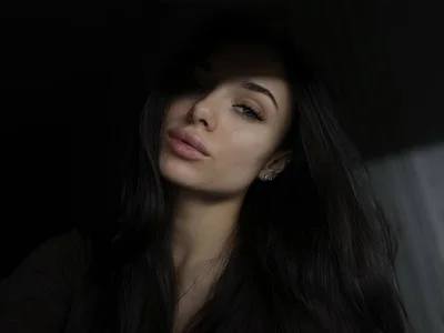 NicoleMerz Public slika