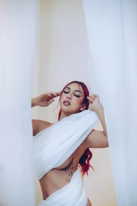 Between curtains and whispers🤍 de AmmyScott  7 Imagens