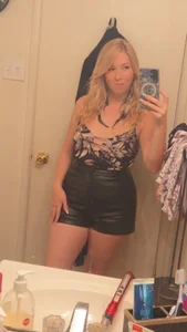 NikkiB653466 Me Foto 2