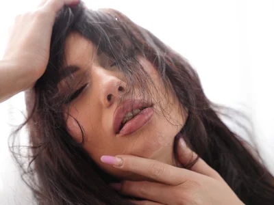 IrisNightshade Honey eyes. Sugar lips 🫦🍑 Pic 4