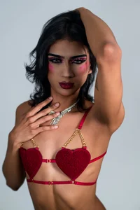 HecateVelvet Less is more, but a little tease never hurt. 🤍✨ slika 2