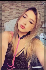 AngelinaRouse Blonde Colombian Barbie Foto 4