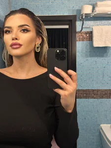 SophiePamela Bathroom selfie Pic