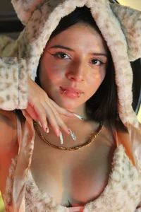 Charlotte__BenettのTigress UwUの 2枚の写真