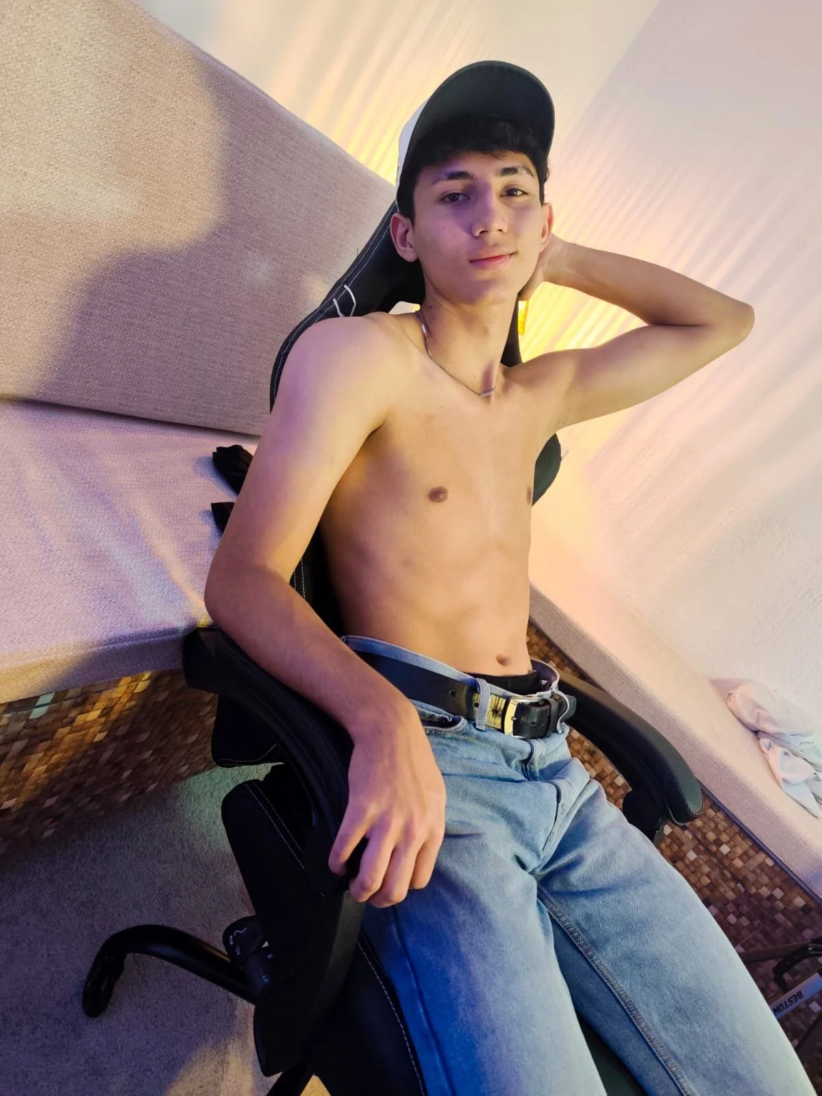 Valentino_Rey immagine di tendenza 4237