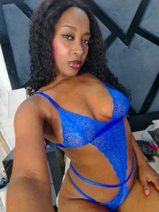 Kelly_Swift a little naughty Pic