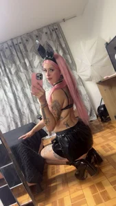 Lucia_evans21 a cute pink haired girl รูป  5