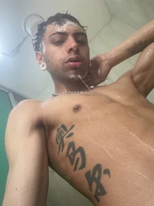 Quiin_1 In the shower🔥 Pic 2