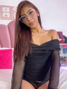 Karimeghills Casual day🤤 Foto 2