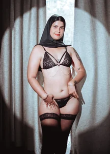 AishaAmin_ Public Poză 4