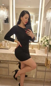 FelinaJohnson Elegance on the outside… trouble underneath 😈 Pic 2