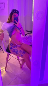 tina_olsen07 Do you like paint on the body? Εικόνα 4