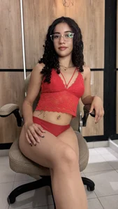 cristine_colins Do you like how this sexy girl looks in red?❤️🍒 slika 5
