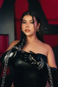 CandaseRussell Between shadows and desire Pic 3