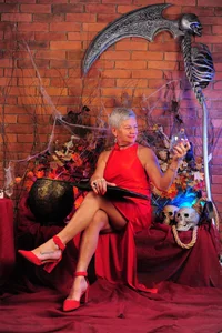 roxana_brooks I already feel like my favorite scary holiday is coming. I'll powerful witch Pic 2