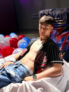 LoganSteel_ Behind the scenes for the 4th of July slika 7