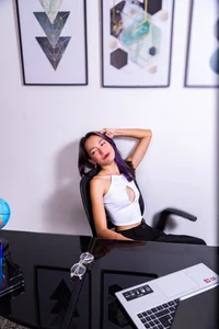LilyThea A sexy secretary Immagine  5