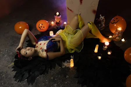 Scarlett__bell Halloween (Sexy Snow White) Pic 4
