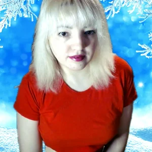 stefanyharper16 winter in red Hình 6