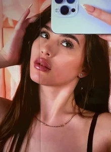 BlerLesly I love it when you look Pic