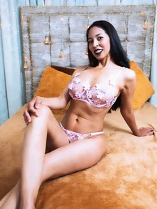 Rosalinda_Cortez Enjoying in my bed Pic 2