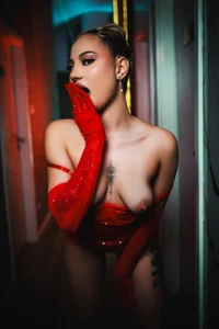 Chloe_GraceeX Radiant in Red❤️‍🔥 Poză 4