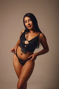 emiily_s sexy black.. Pic 3