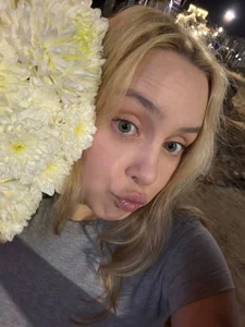 MadisonBuckaloo I have very beautiful flowers. Pic