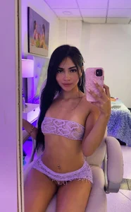 celine_golden1 a little more of me 😳🥰 Foto