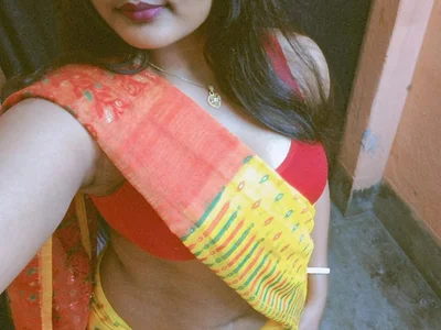 glammgoddess In Saree Bilde