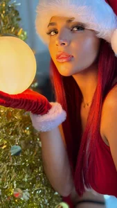 ArieliciousXXX Christmas Pic 6