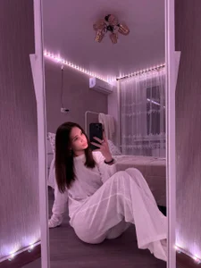 LornaBuffkin I'm sitting in pink Pic 2