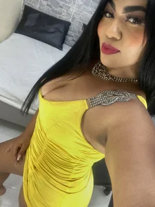 MeganBlazze New yellow dress! 💛 Gambar 2