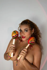 aleja_montiel__ I bring you the flavor that’s missing from your fantasies.🪇🧡🔥 Foto 3