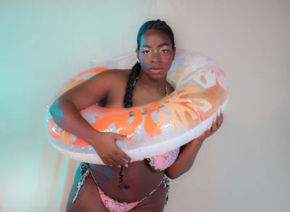 KayaBrown SUMMER IS NOW 💚🧡💙 Foto 8