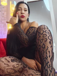 Bella_williamss_ black and shiny dress Foto 9