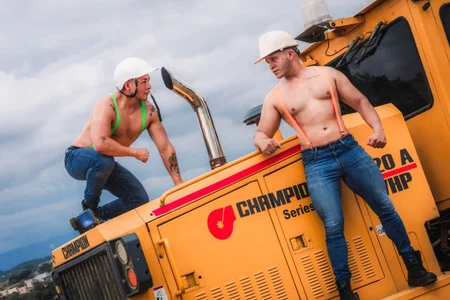 AndyandFran You would want to be with these builders close to home🥵 Hình 6