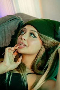 I want to be your favorite remote control always de Sofly_s  2 Imagens