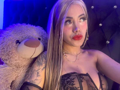 again me 🥵🍓 de luciana_hunters  2 Imagens