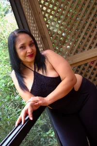 Madissononee I love the color red Hình 4