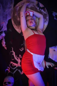EmilySumer No one survives this nurse without falling in love. 🕷️ Pic