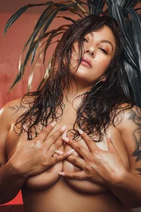 welcome de karla_paradise_  3 photos