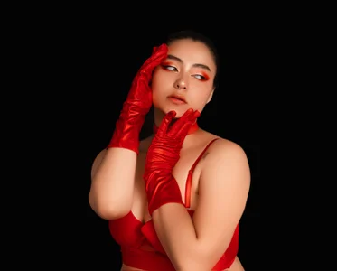 _Kim__M Red generates passion in me Pic