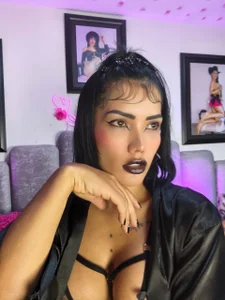 🖤 od juliane_sweer1  2 snímek